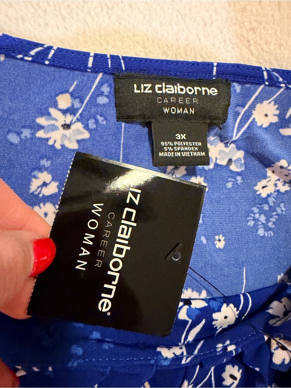NWT Plus Size Liz Claiborne Royal Blue Floral Short Sleeve Blouse - Picture 3 of 5